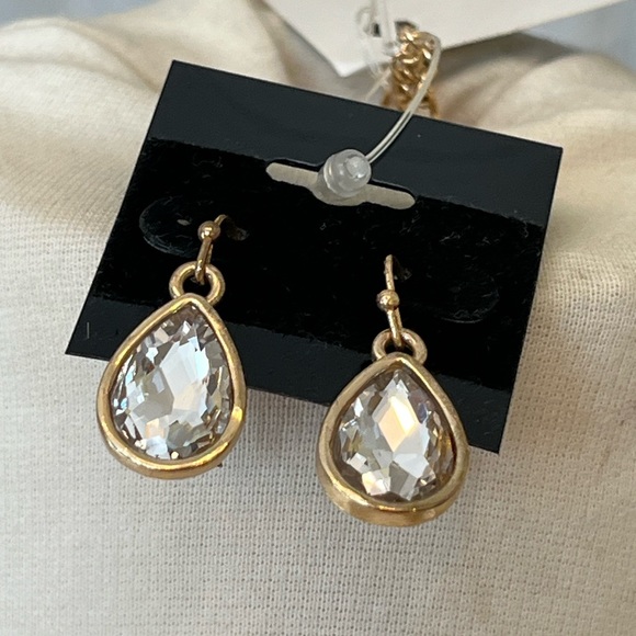 18” Chunky Teardrop Rhinestone Multi Tier Gold Tone Necklace Set with Earrings - Picture 5 of 14